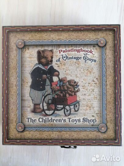 Деревянная шкатулка