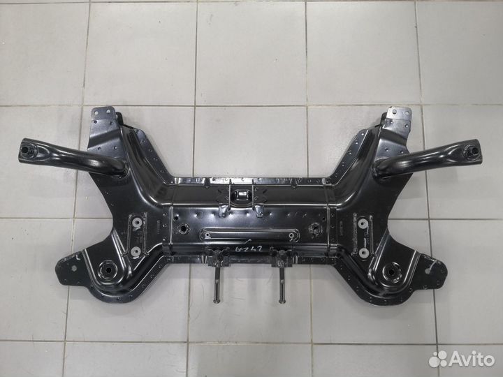 Подрамник передний