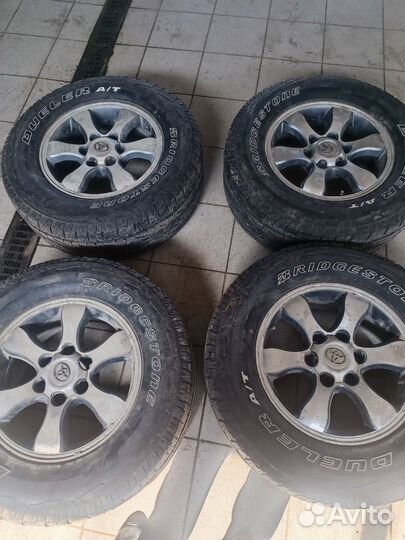 Bridgestone Dueler A/T 275/65 R17