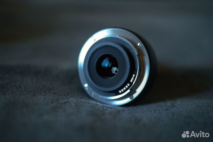 Объектив Canon EF-S 24mm 2.8 STM