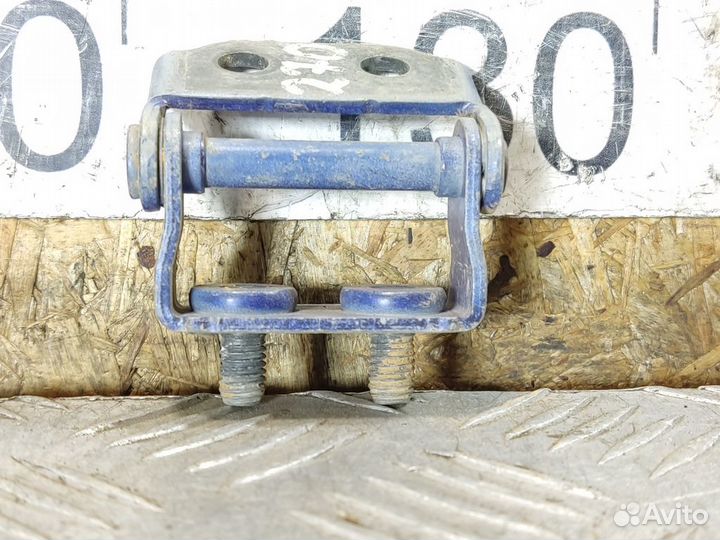 Петля багажника левая Mazda Cx7 2007-2012