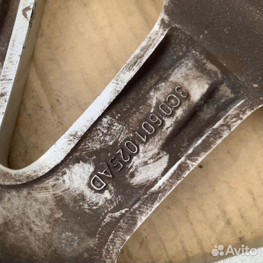 Диск Volkswagen Passat B6 3C0601025AD