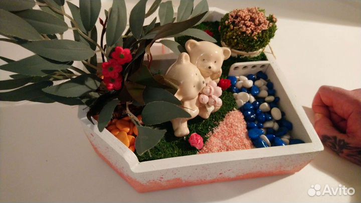 Подарок девушке. Кашпо с искуственными цветами