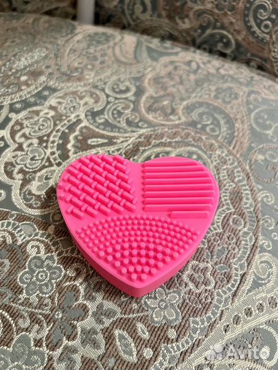 Для чистки кистей