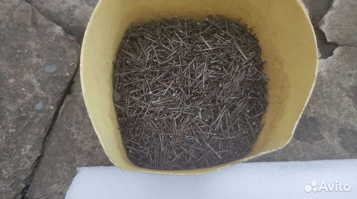 Гвози и саморезы