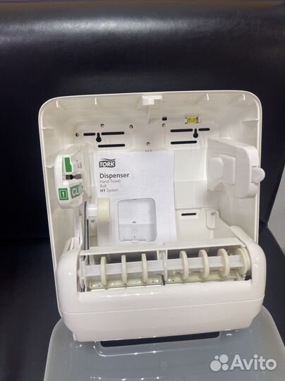 Диспенсер Tork 551000 для бумажных полотенец