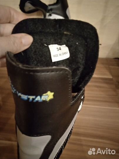 Коньки фигурные детские и лыжные ботинки