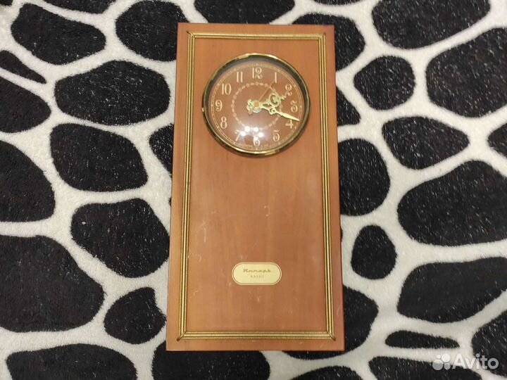 Часы настенные СССР янтарь кварц