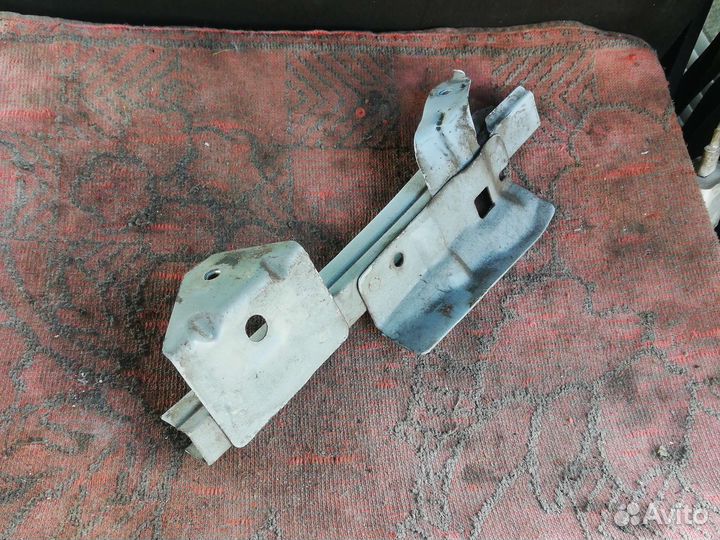 Направляющая стекла двери Лада Ларгус