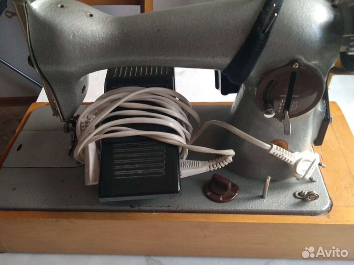 Швейная машинка Подольск с электроприводом