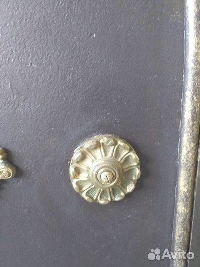 Сейф старинный