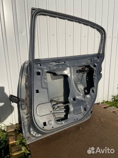 Дверь задняя правая Renault Megane седан K4M 2006