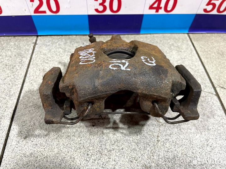 Суппорт передний правый Opel Corsa B