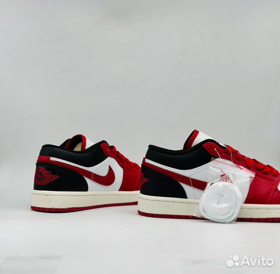 Кроссовки Nike Air Jordan 1 Low Reverse Black Toe