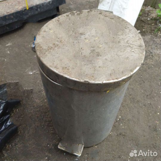 Мусорное ведро с педалью и вкладышем