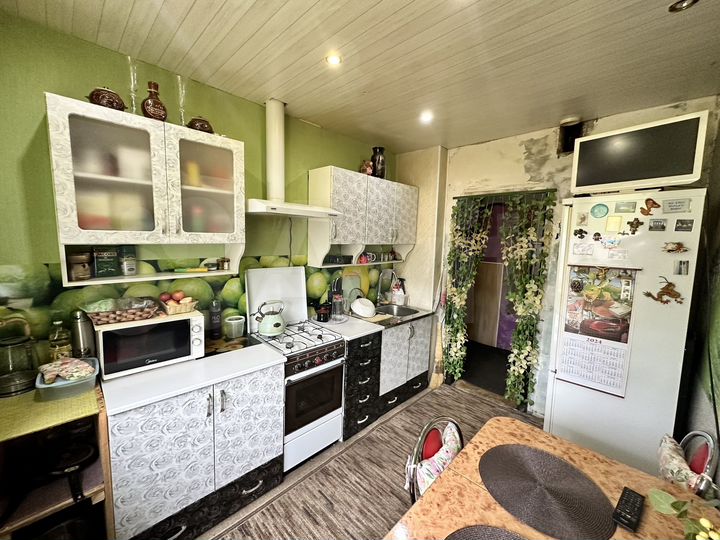 2-к. квартира, 43 м², 1/5 эт.