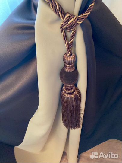 1 комплект штор.На кухню проданы