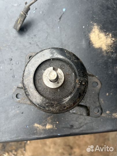 Подушка двигателя правая skoda rapid