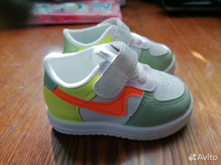 Кроссовки детские