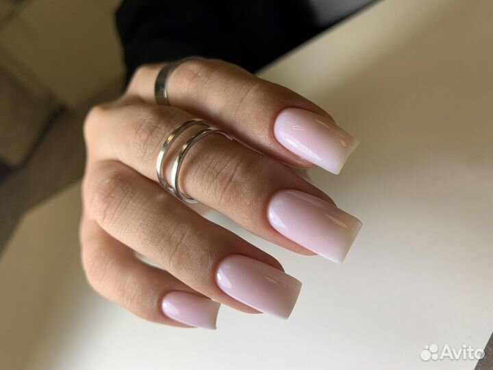 Мастер по маникюру