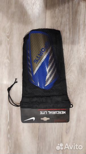 Щитки футбольные детские новые