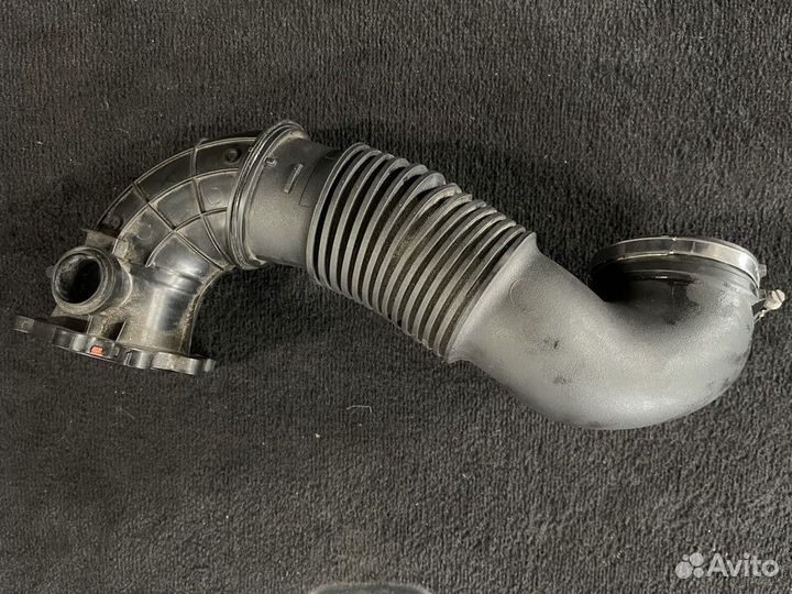 Патрубок воздушного фильтра LR072119 RR Evoque