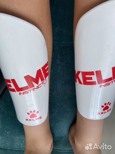 Щитки футбольные