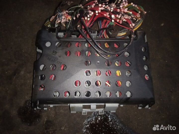 Блок предохранителей Opel Zafira