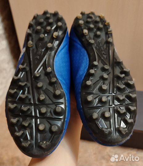 Детские футбольные бутсы