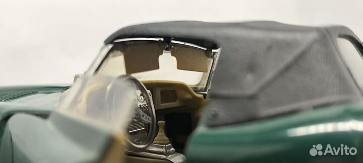 Модель Jaguar XK.E 4.2litr 1:16