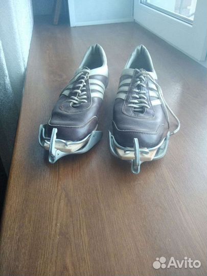 Лыжные ботинки с креплением