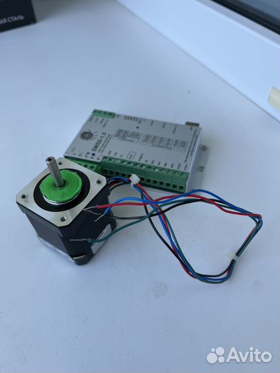 Шаговый двигатель с контроллером
