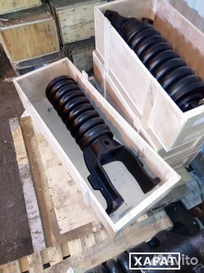 Натяжитель гусеница JCB 220 / Длинная вилка