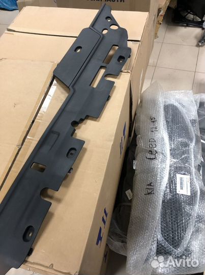 Накладка передний рамки Toyota Corolla 150