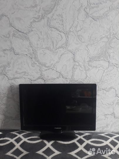 Маленький телевизор на кухню б/у без пульта