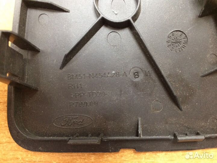 Ford Focus 3 Заглушка крышки багажника