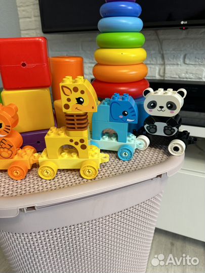 Пирамидка, паровозик из лего