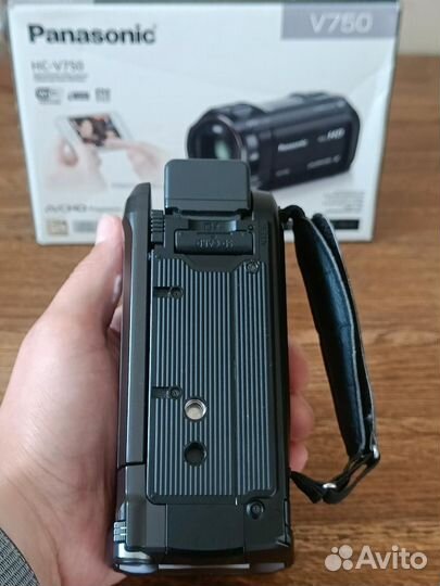Видеокамера Panasonic HC-V750
