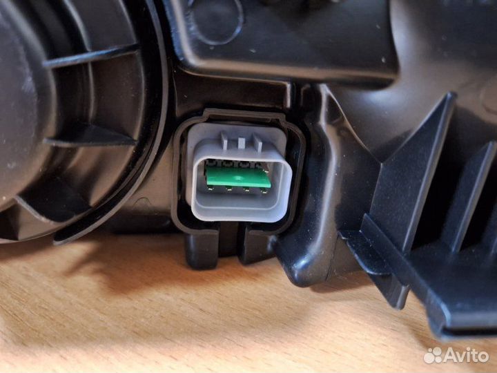 Фара передняя правая Kia Rio JB