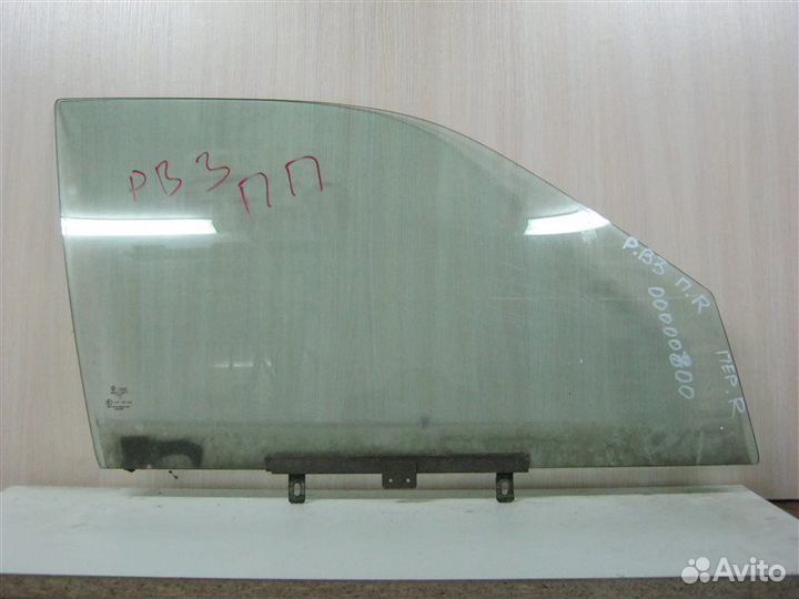 Стекло двери передней правой Volkswagen Passat B3