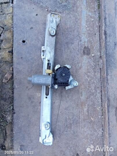 Задний правый стеклоподъемник BMW 3 E46