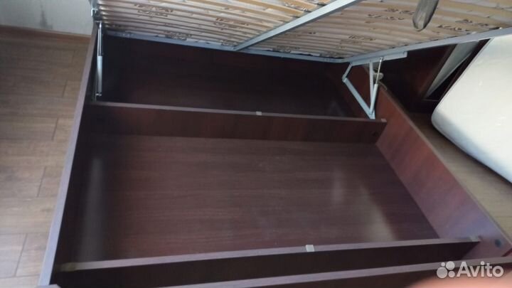Кровать с подъемным механизмом 180х200