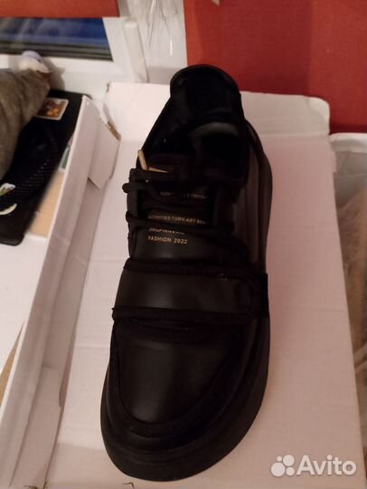 Кроссовки женские