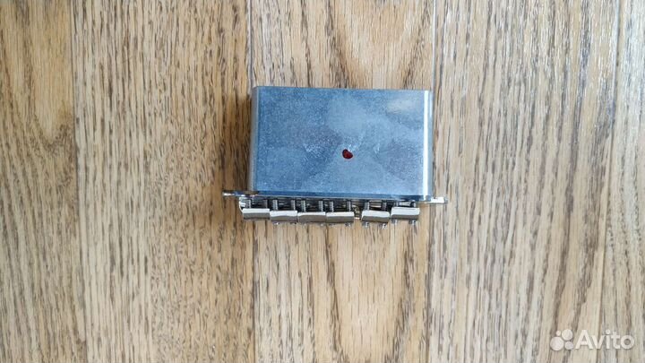 Fender tremolo двухболтовое