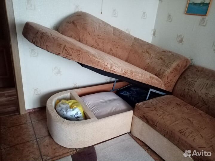 Диван угловой с оттоманкой