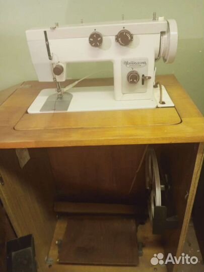 Швейная машина Чайка 143