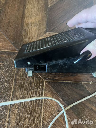 Швейная машинка оверлок (винтаж)