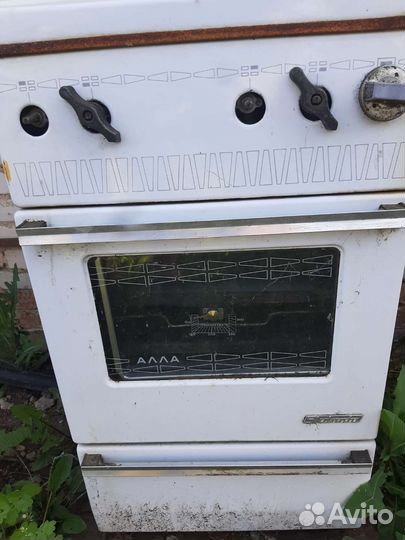 3 газовые плиты и холодильник рабочие