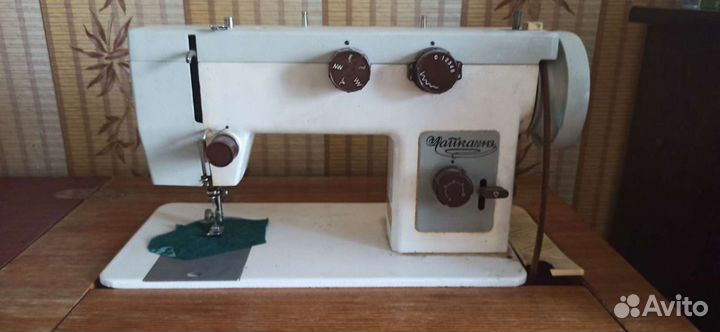 Швейная машинка чайка 143