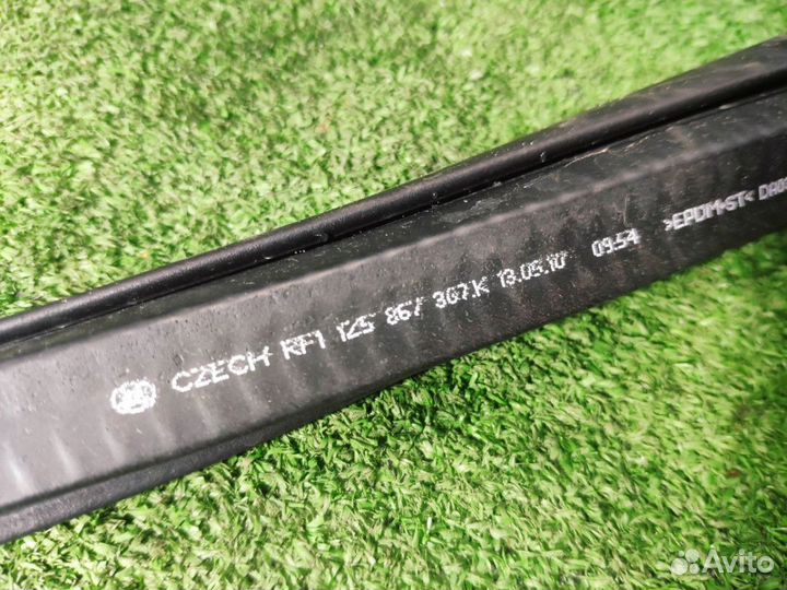 Уплотнительная резинка задней двери Octavia A5